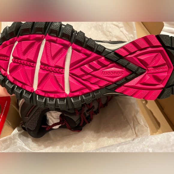 BNWT Saucony Grid Escape TR5 Hiking Trail Running Shoes - Charcoal/Cherry - Picture 5 of 5